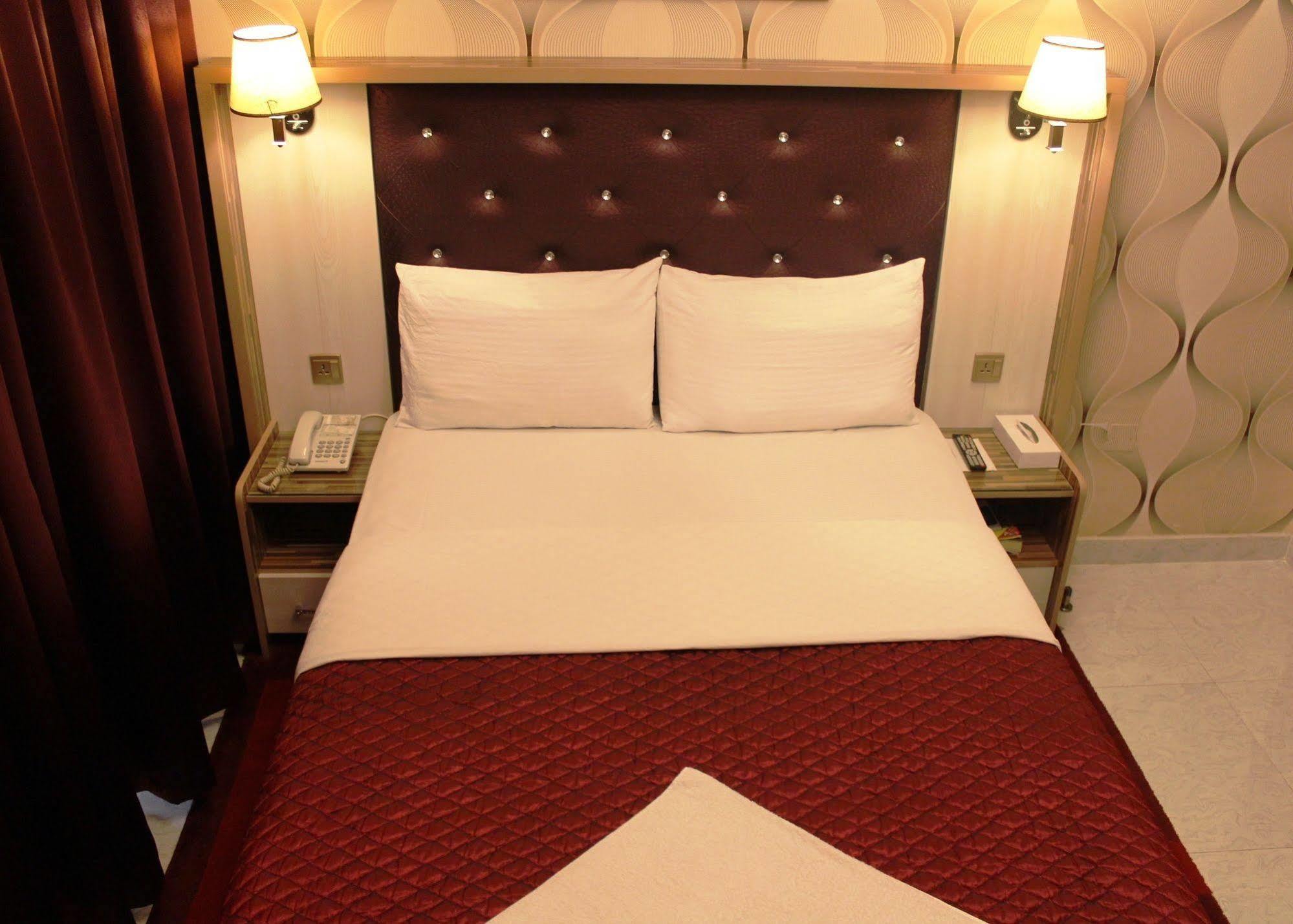 Sutchi Hotel Dubai Exterior photo
