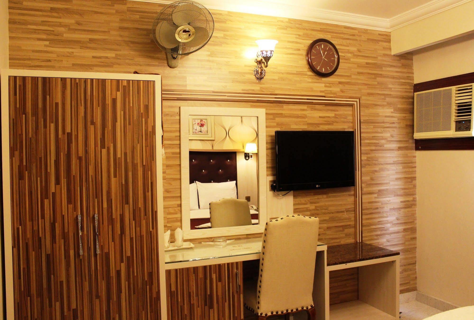 Sutchi Hotel Dubai Exterior photo