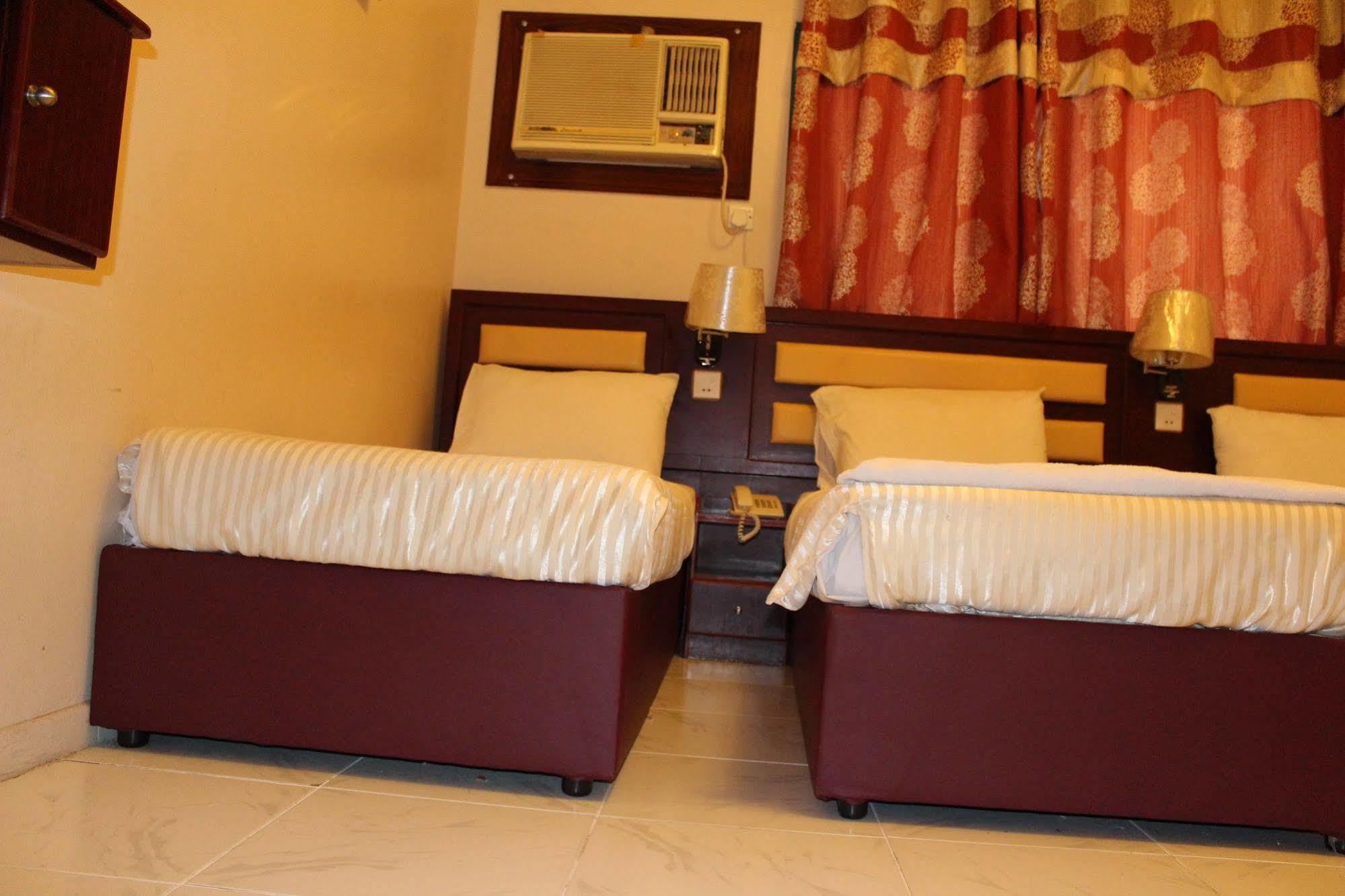 Sutchi Hotel Dubai Exterior photo